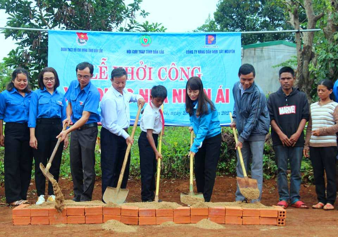 Tuổi trẻ Đắk Lắk mang niềm vui về buôn làng ảnh 3