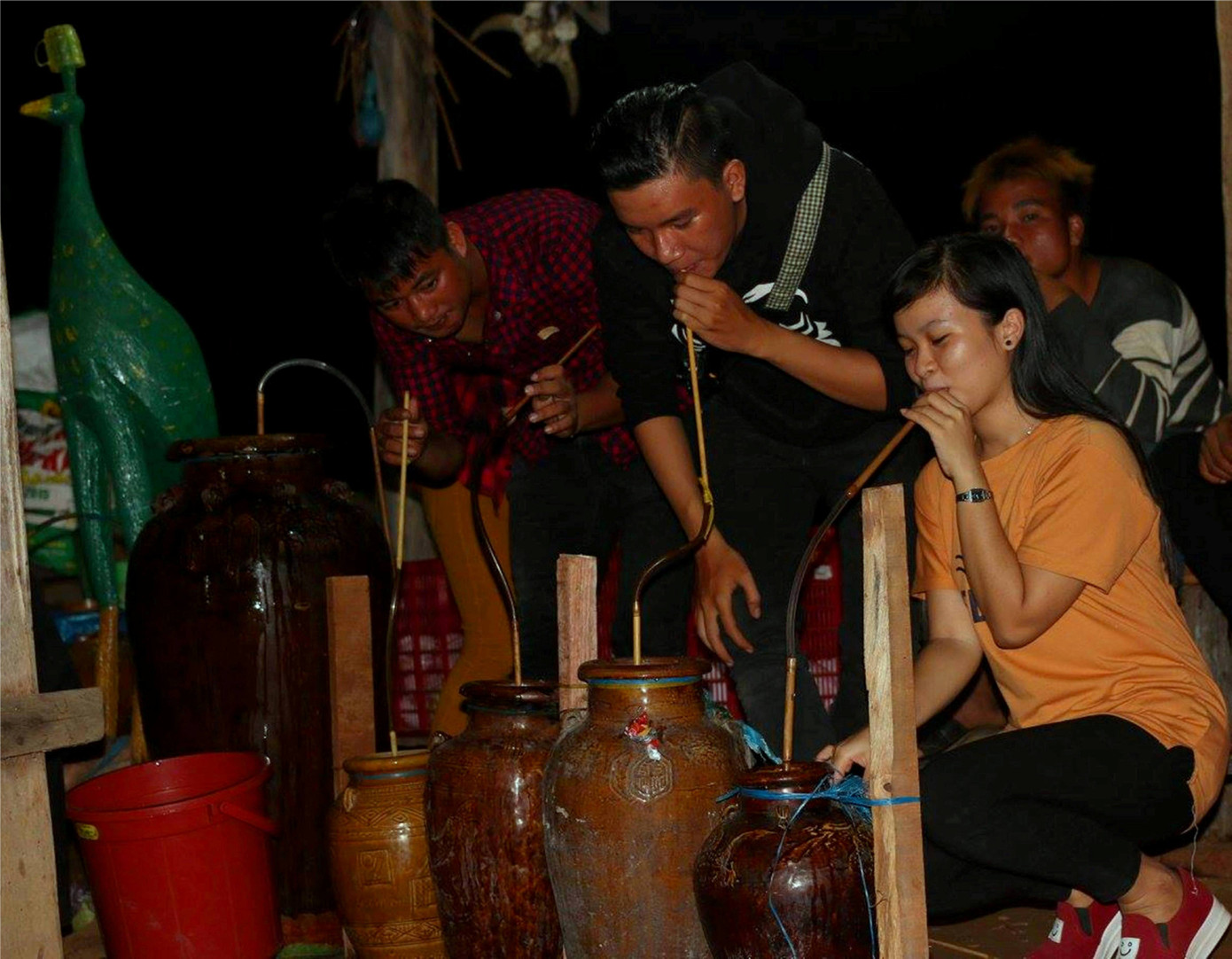 Kỳ bí lễ hội người sống gặp gỡ người chết ở Tây Nguyên ảnh 7