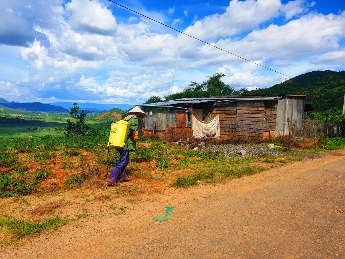 Vào tâm dịch bạch hầu Đắk Nông, chứng kiến người sợ tiêm bỏ trốn ảnh 6