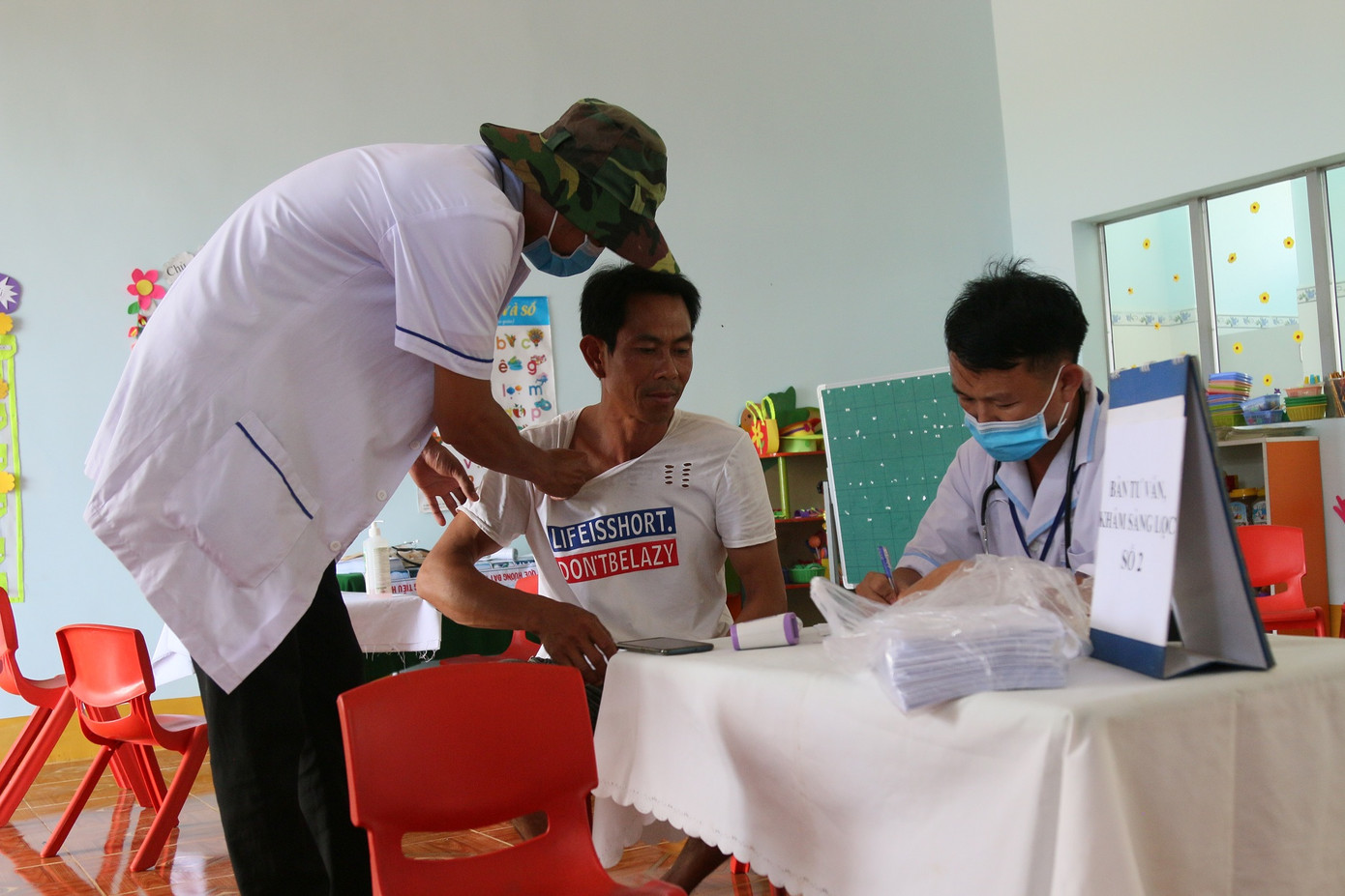 Đắk Lắk: Cách ly, tiêm vắc xin cho dân tại ổ dịch bạch hầu đầu tiên ảnh 1