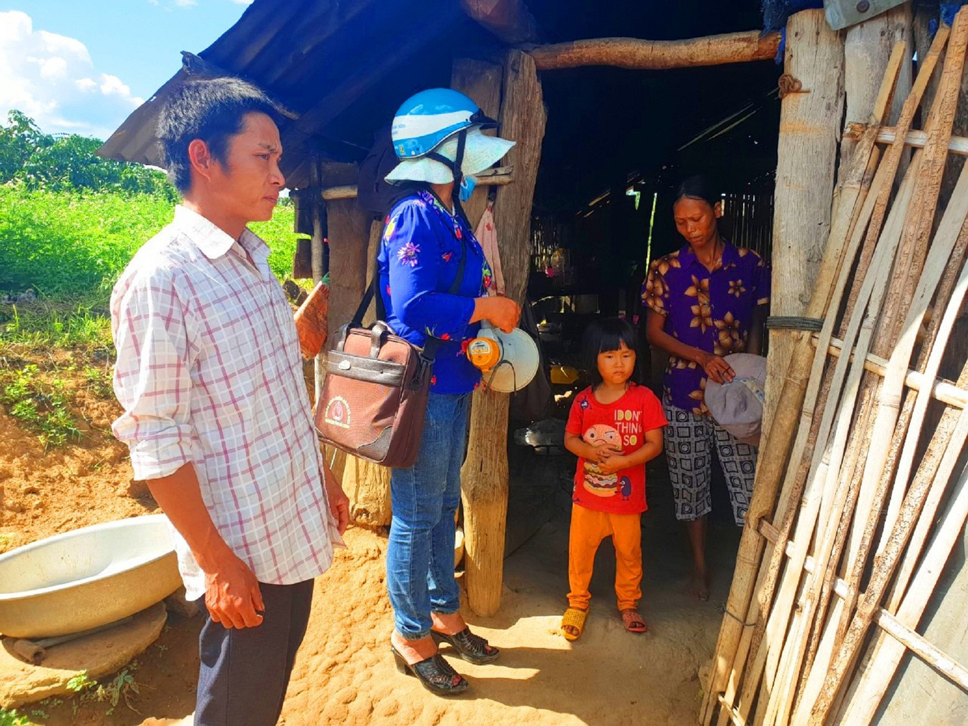 Vào tâm dịch bạch hầu Đắk Nông, chứng kiến người sợ tiêm bỏ trốn ảnh 5