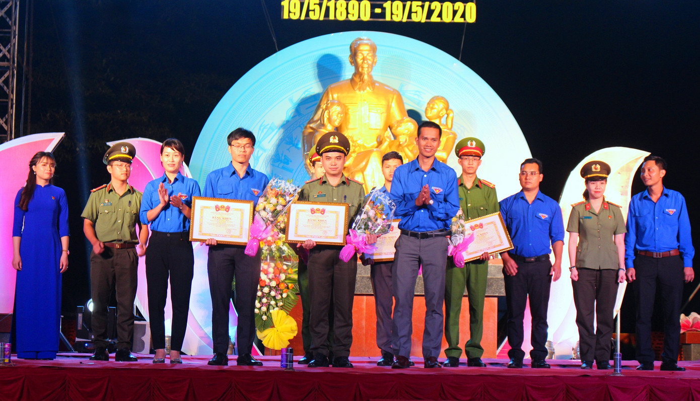 Đắk Lắk: Tuyên dương Thanh niên tiên tiến điển hình làm theo lời Bác ảnh 4