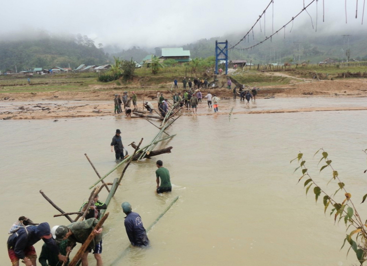 Tây Nguyên nỗ lực khắc phục thiệt hại do bão lũ ảnh 2