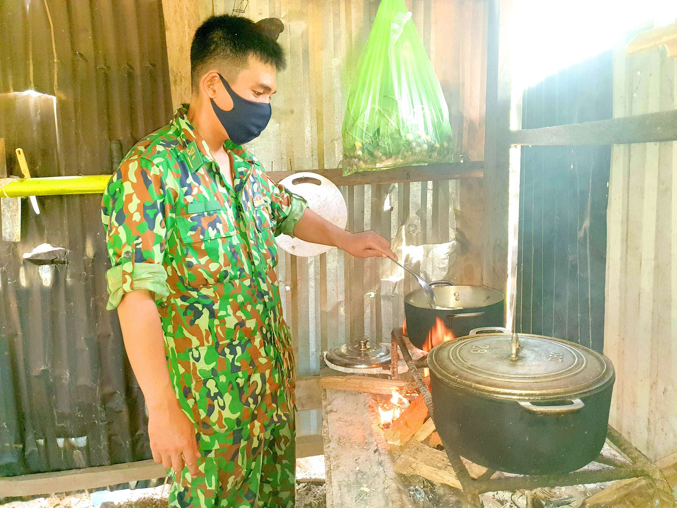 Xã có 46,7 km đường biên giới giáp Campuchia ngăn dịch ra sao ? ảnh 3