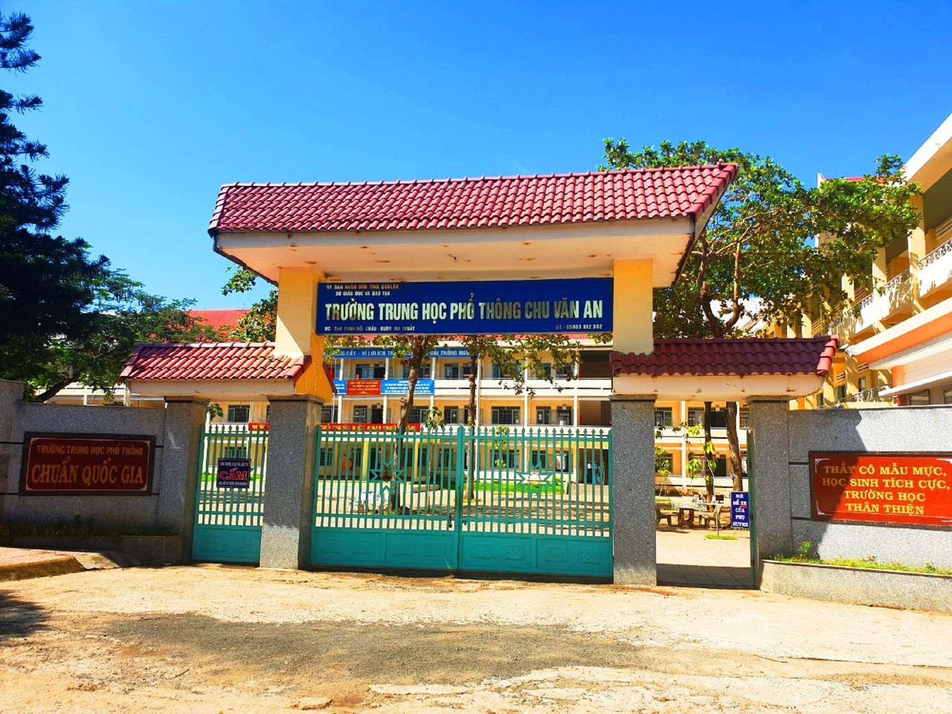 Một hiệu trưởng tự cắt môn học, thu tiền tăng tiết thế nào? ảnh 1