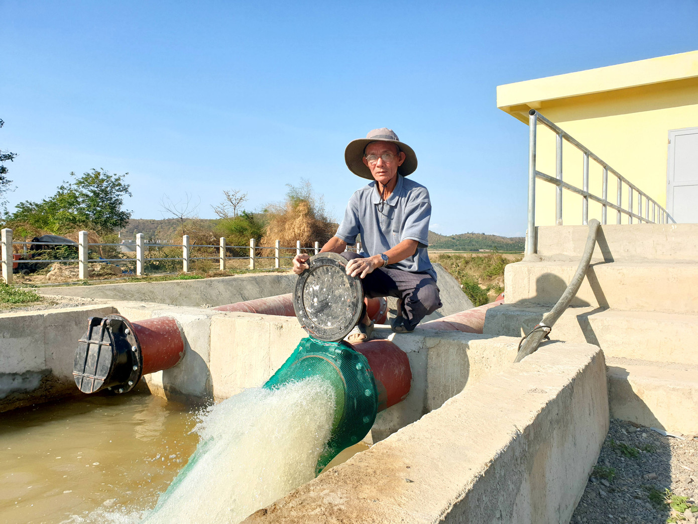 Tận thấy đồng đất cháy khô vì hạn hán ở Đắk Lắk ảnh 8