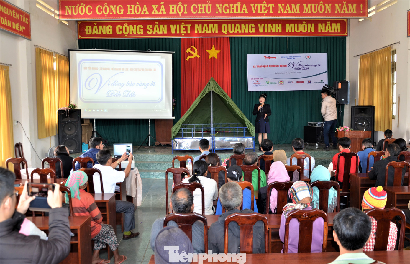 Báo Tiền Phong và tỉnh Đắk Lắk tiếp tục hỗ trợ vùng 'rốn lũ' Đắk Liêng ảnh 2