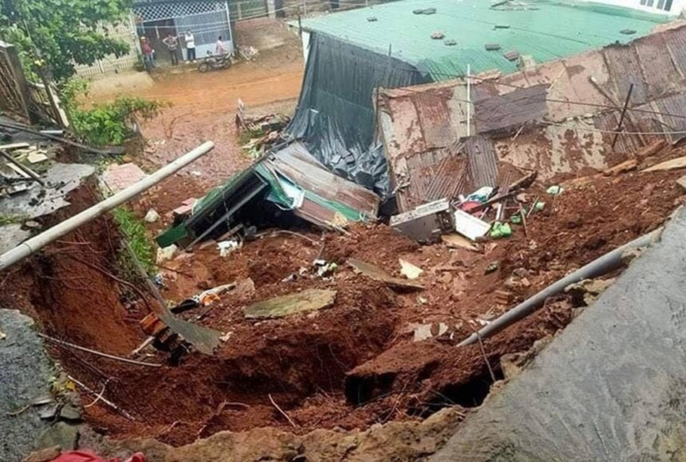 Trực thăng, xe bọc thép sẵn sàng ứng phó với bão số 9 ảnh 38