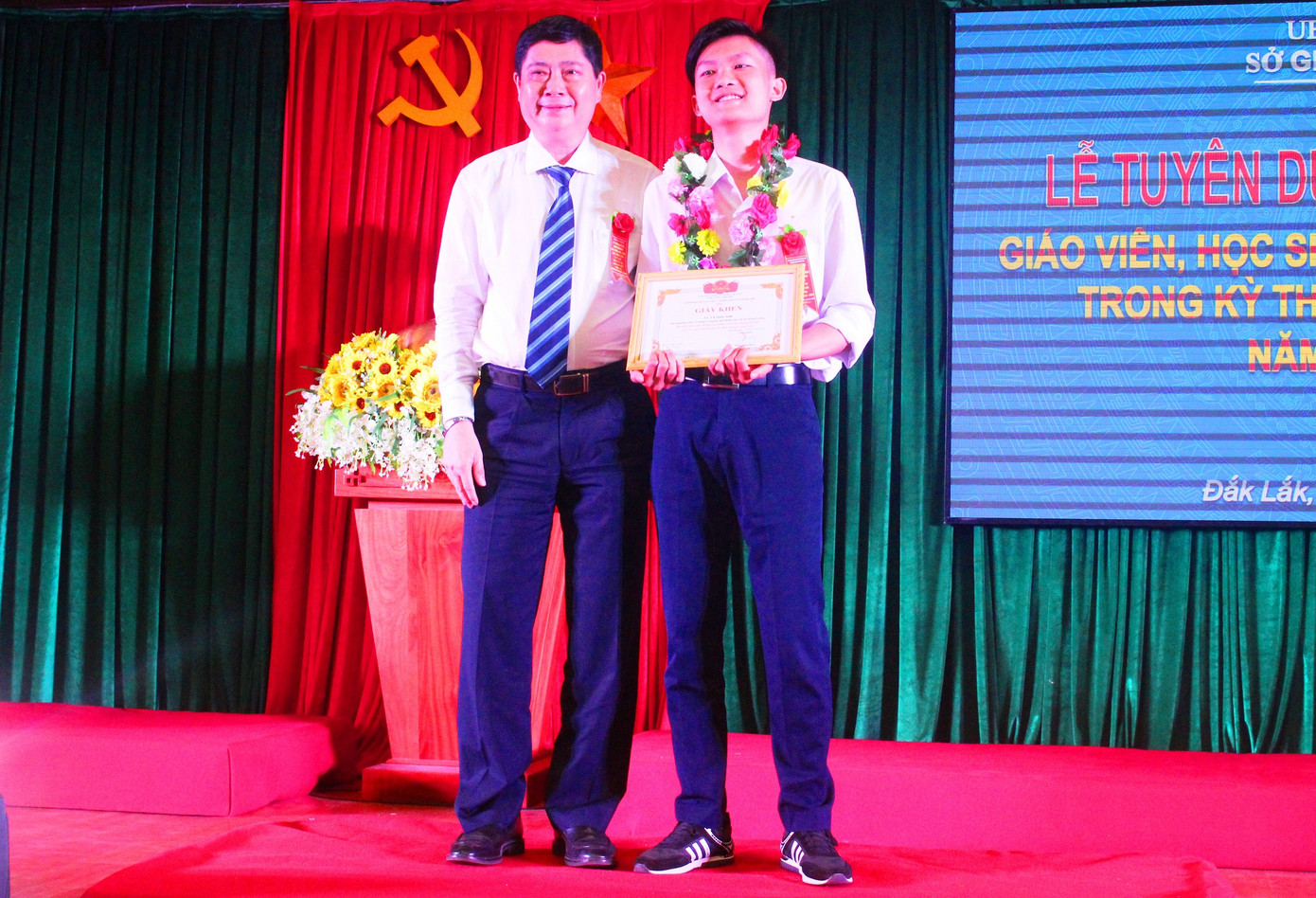 Đắk Lắk vinh danh học sinh giỏi cấp quốc gia năm học 2019-2020 ảnh 2