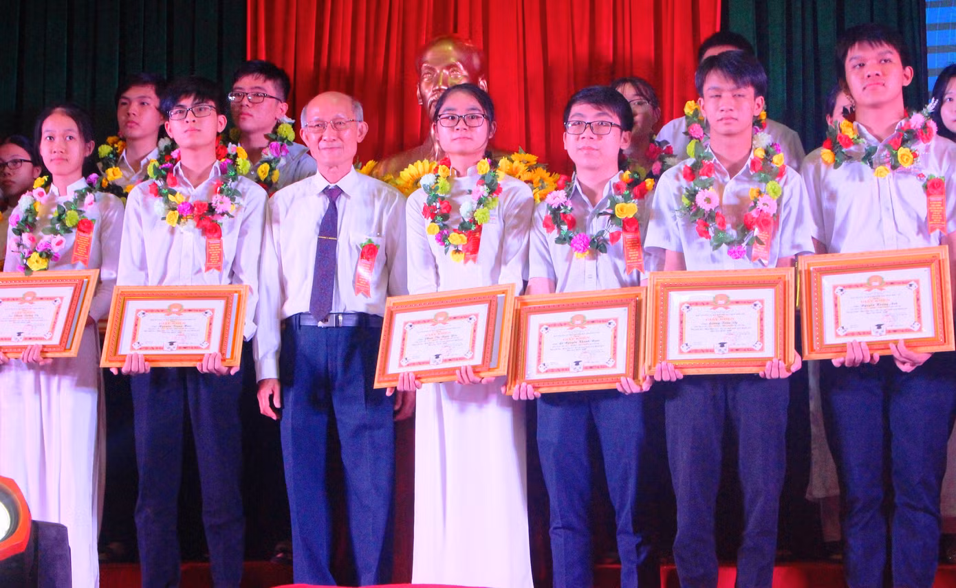 Đắk Lắk vinh danh học sinh giỏi cấp quốc gia năm học 2019-2020 ảnh 1