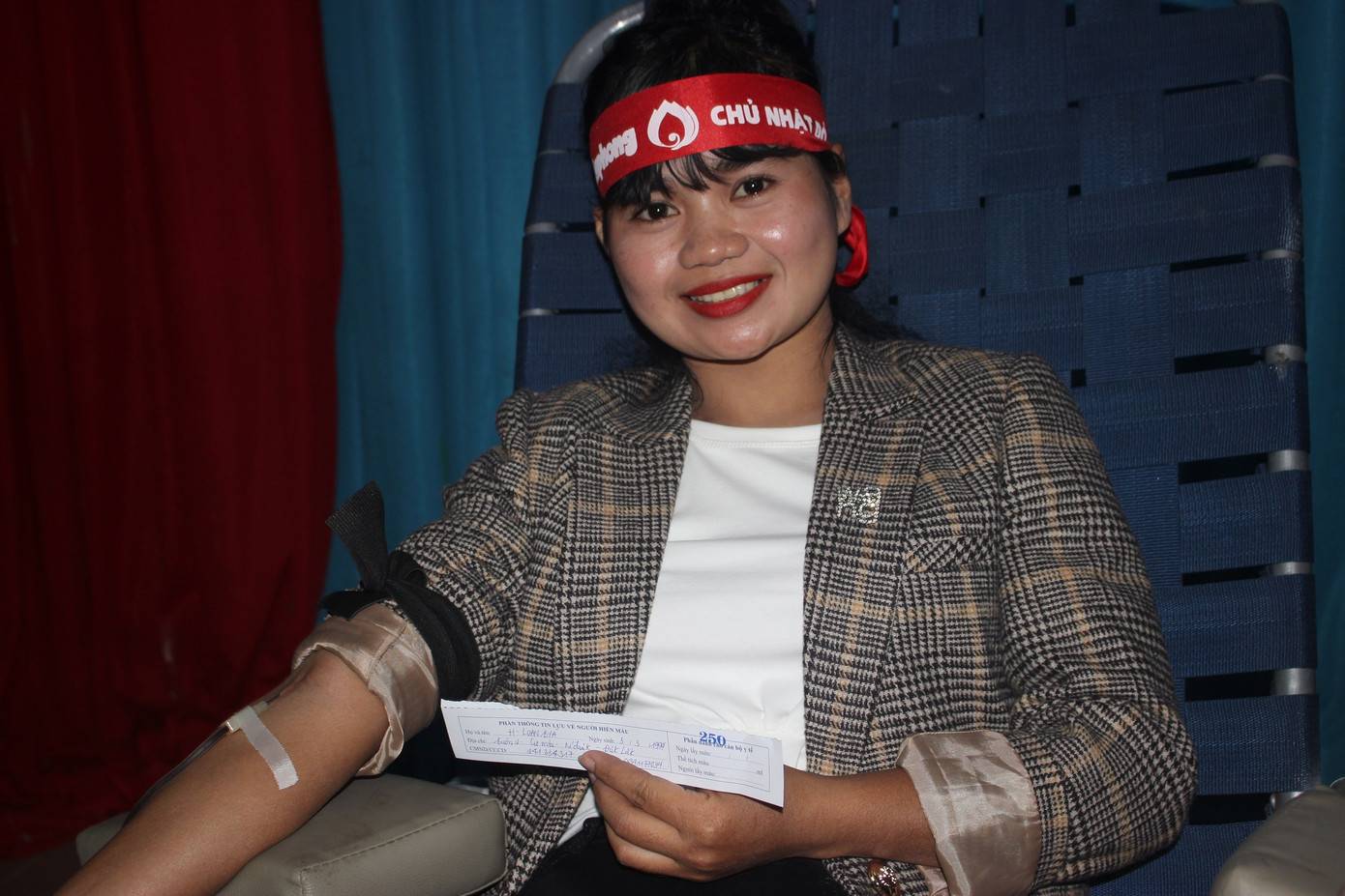 Nữ sinh M’đrắk đánh dấu tuổi 18 bằng cách hiến máu ảnh 10