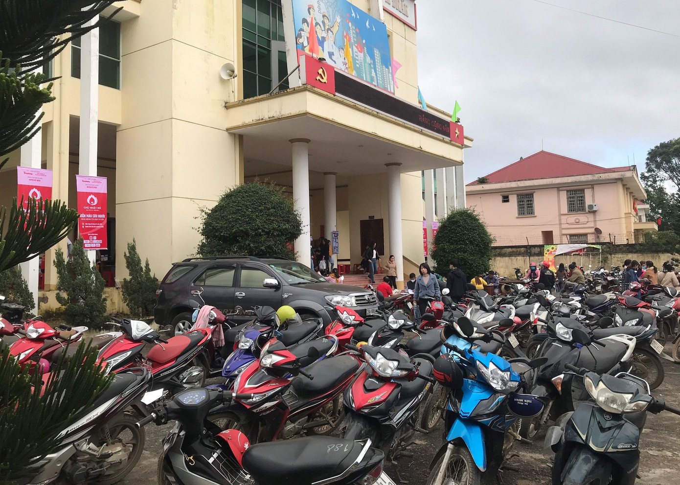 Nữ sinh M’đrắk đánh dấu tuổi 18 bằng cách hiến máu ảnh 11