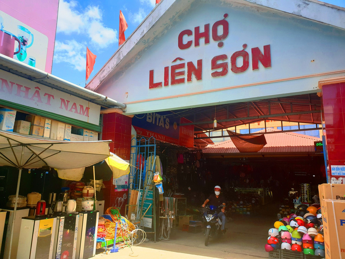 Giám đốc bị phạt 3 triệu đồng vì... tiểu tiện bậy ảnh 1