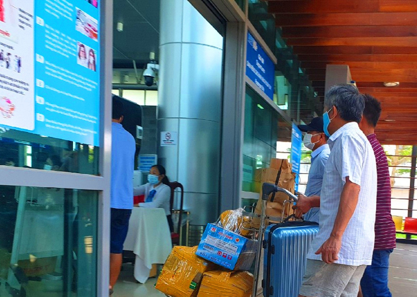 Sân bay Buôn Ma Thuột lập phòng cách ly đặc biệt, phân luồng khách Đà Nẵng ảnh 8