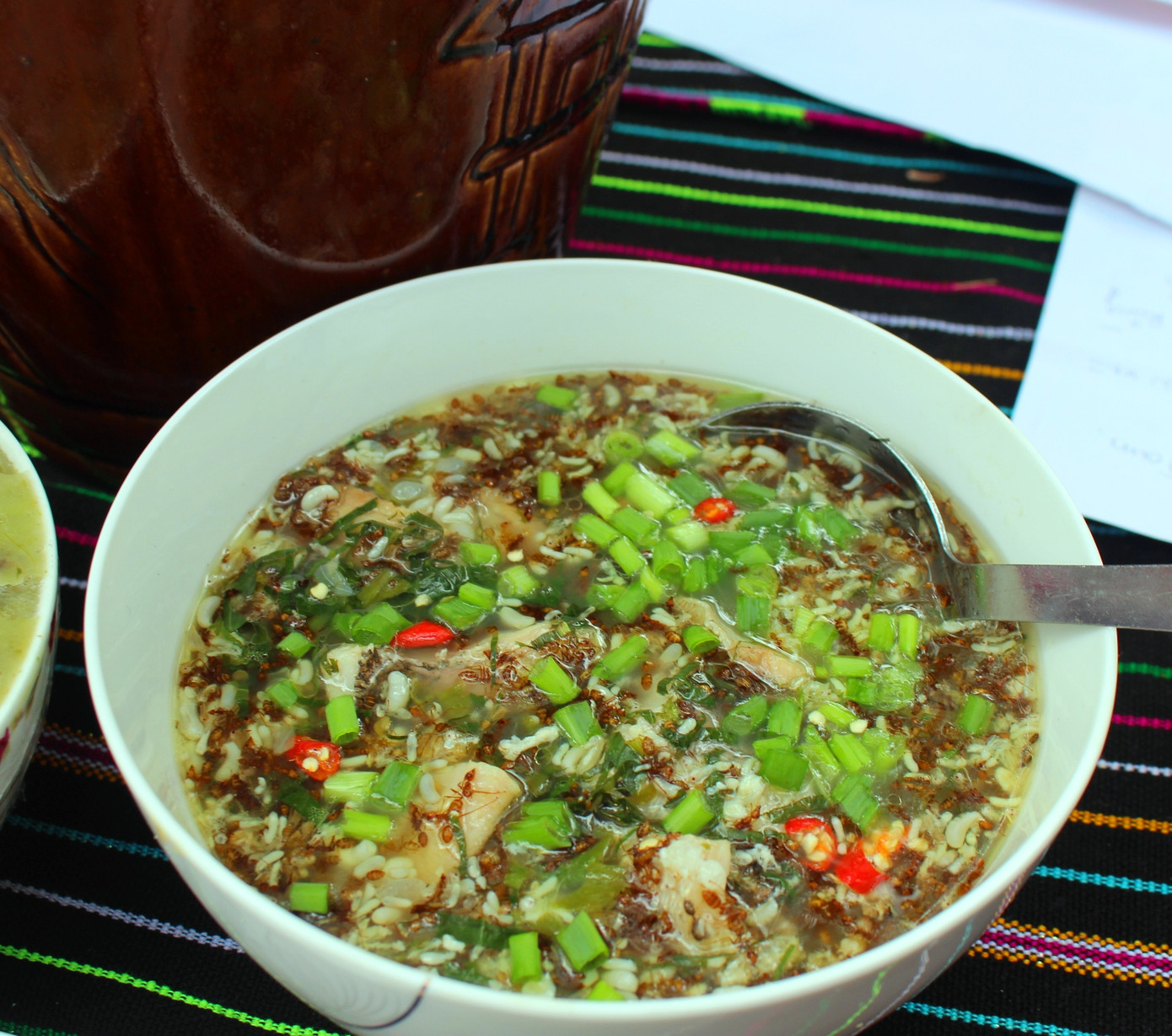 Độc lạ món kiến vàng dành cho khách quý ảnh 2