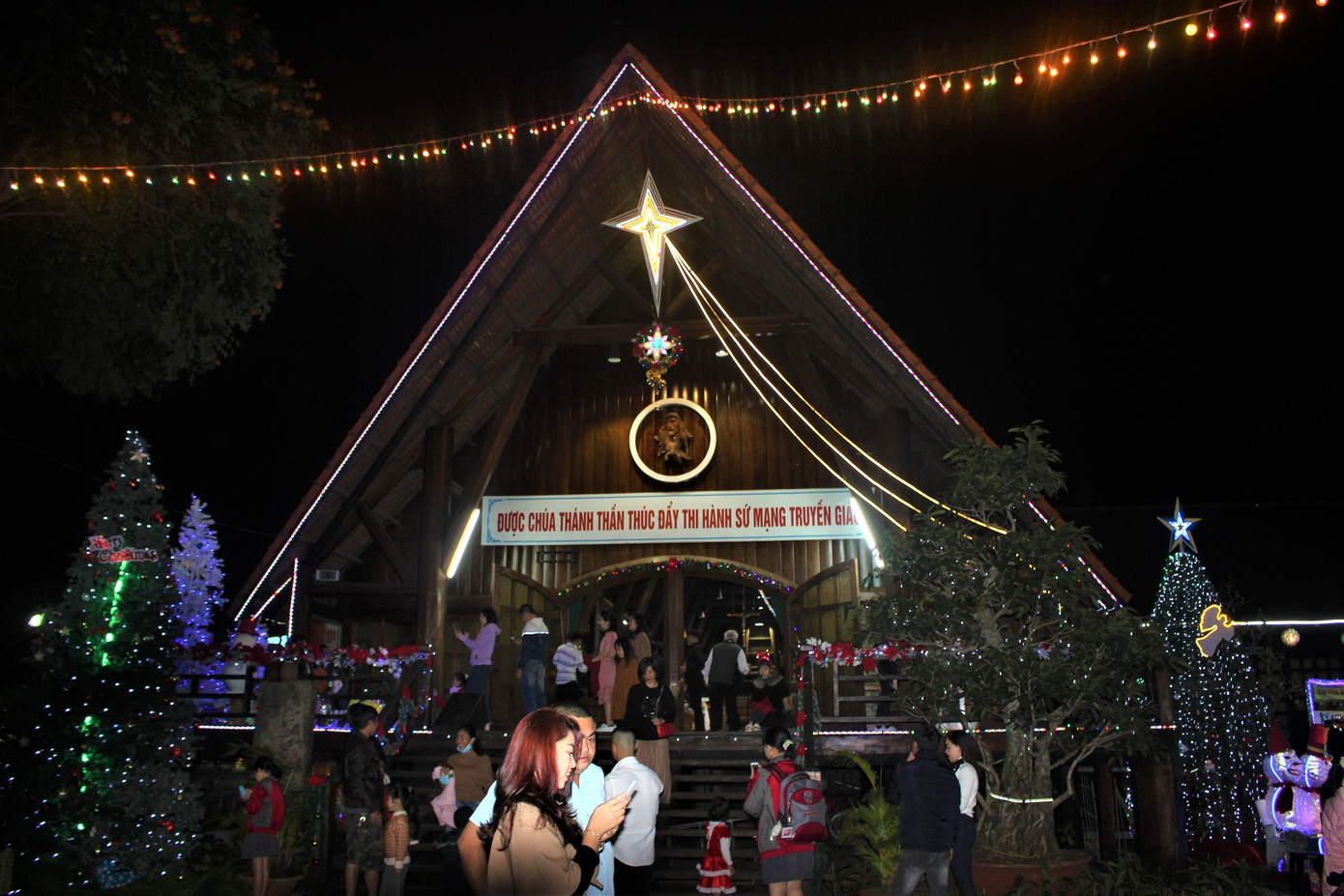 Cả nước tưng bừng đón chào Giáng sinh 2020 ảnh 21