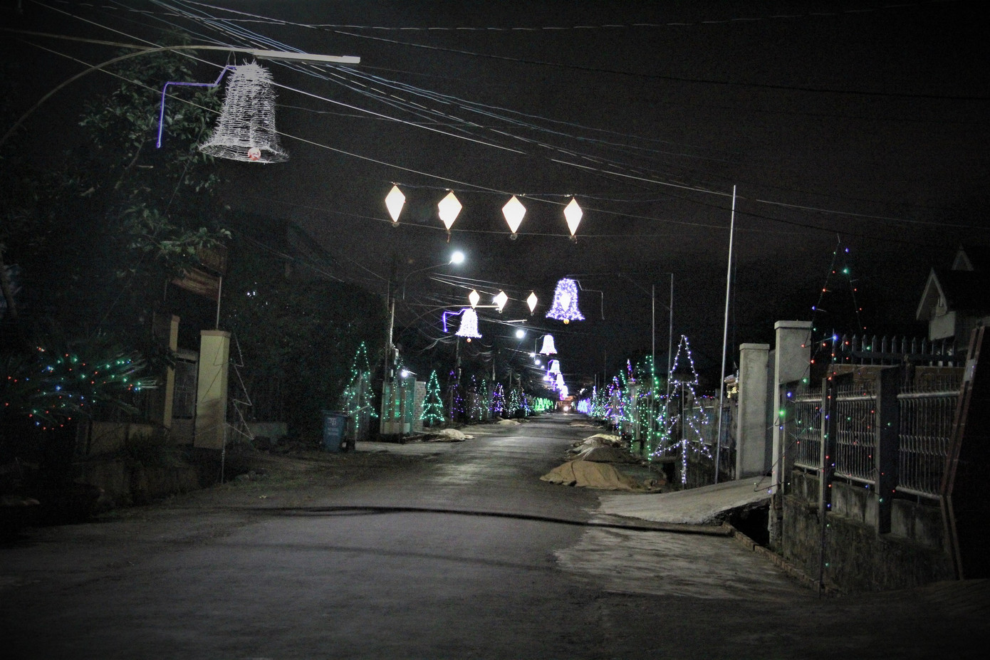 Cả nước tưng bừng đón chào Giáng sinh 2020 ảnh 27