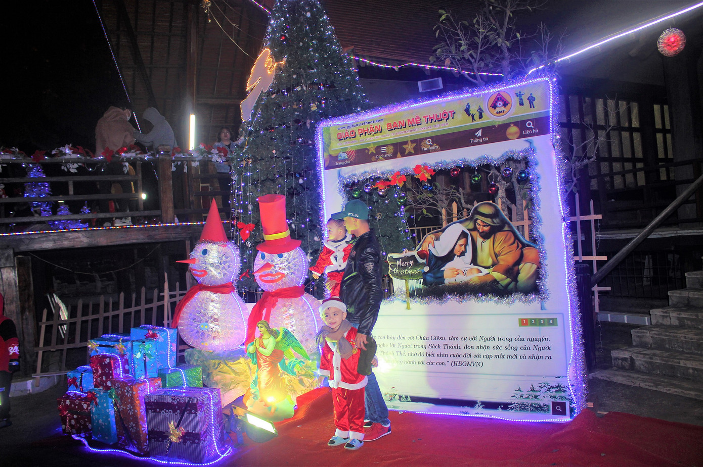 Cả nước tưng bừng đón chào Giáng sinh 2020 ảnh 25