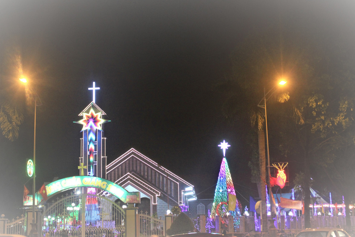 Cả nước tưng bừng đón chào Giáng sinh 2020 ảnh 23