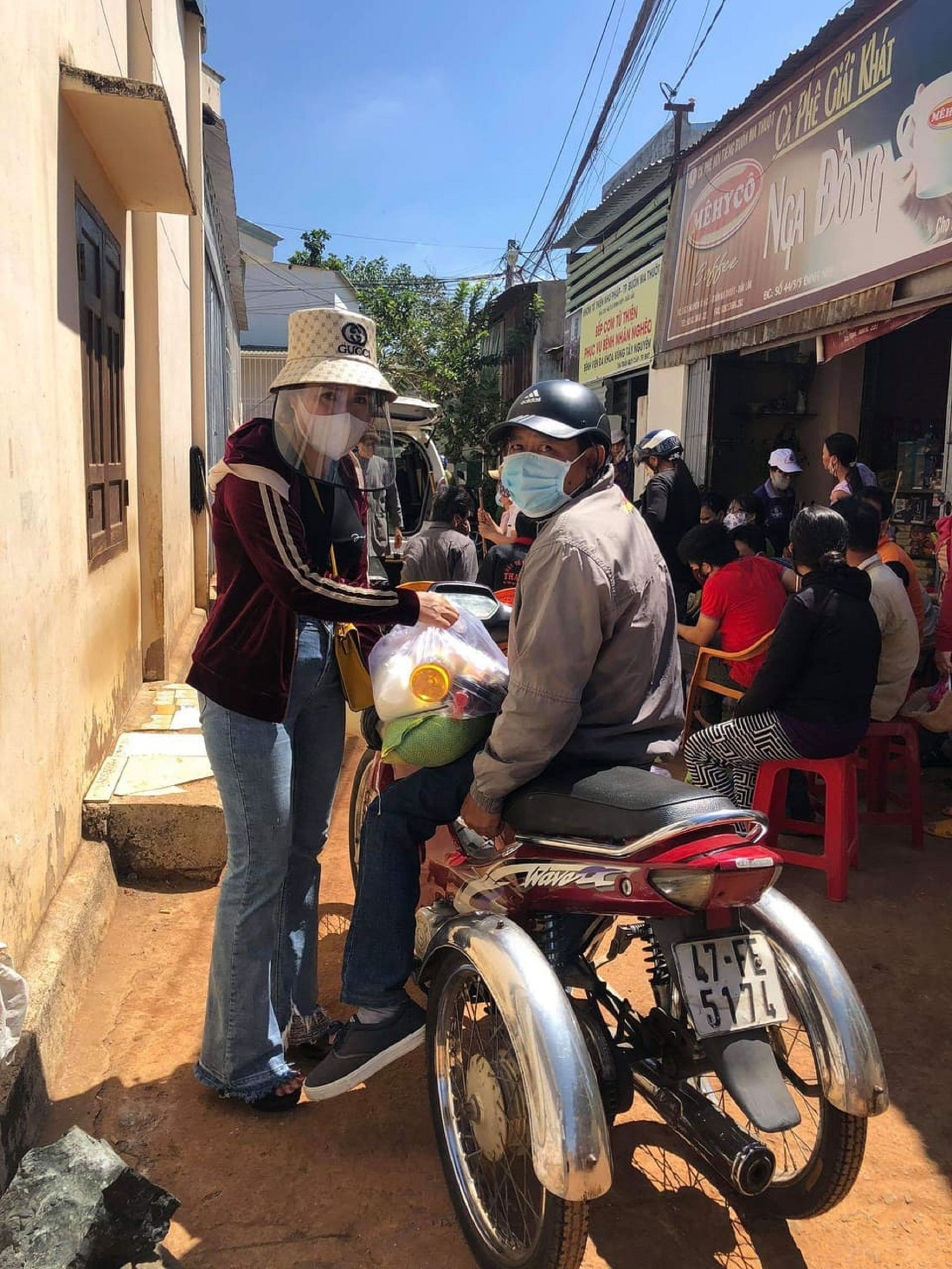 Tấm lòng thơm thảo với những người ‘mất việc’ vì COVID-19 ảnh 4