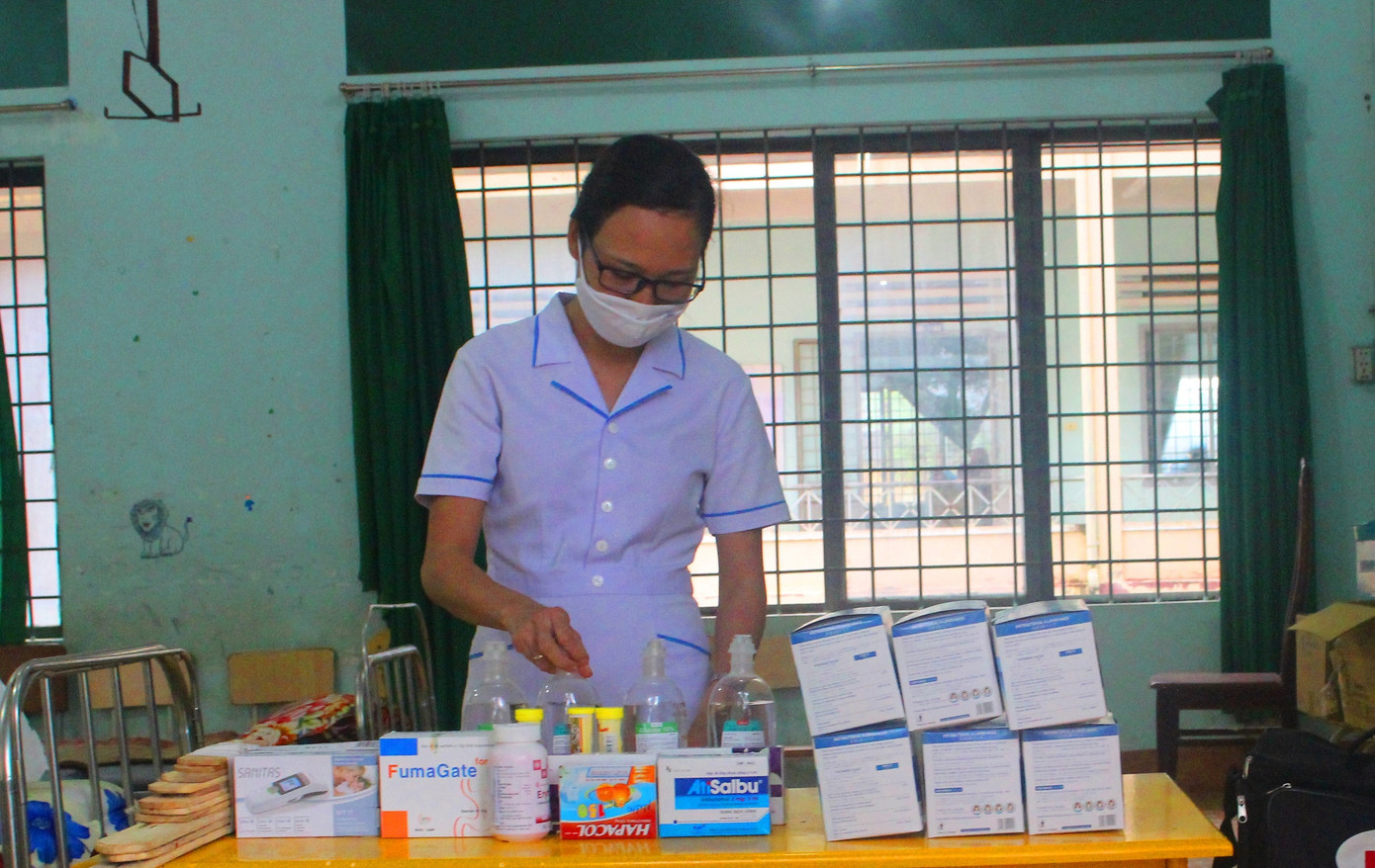 Gần 900.000 sỹ tử khẩu trang kín bưng làm thủ tục thi tốt nghiệp THPT ảnh 31