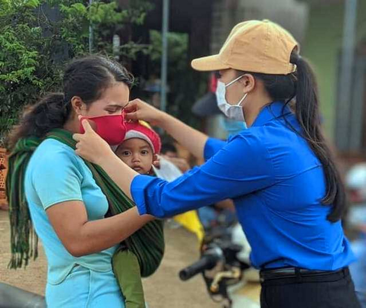 Những hành động đẹp ấm áp tình người trong mùa dịch ảnh 4