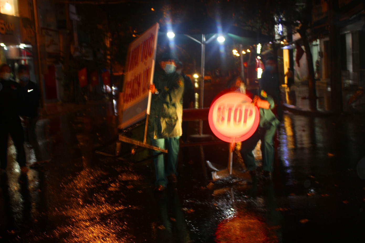 Xúc động giây phút gỡ bỏ cách ly tại Buôn Ma Thuột ảnh 6