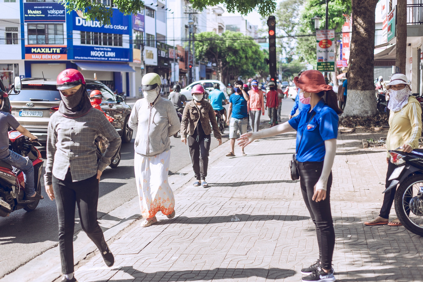 Những tình nguyện viên trẻ đầy nhiệt huyết tại 'ATM gạo' ảnh 2