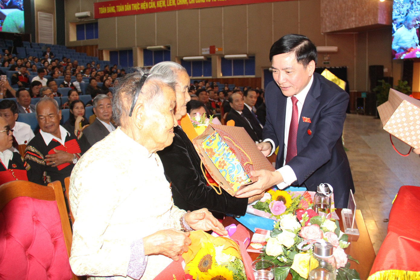 Phó Chủ tịch Thường trực Quốc hội dự Đại hội các dân tộc thiểu số ảnh 2