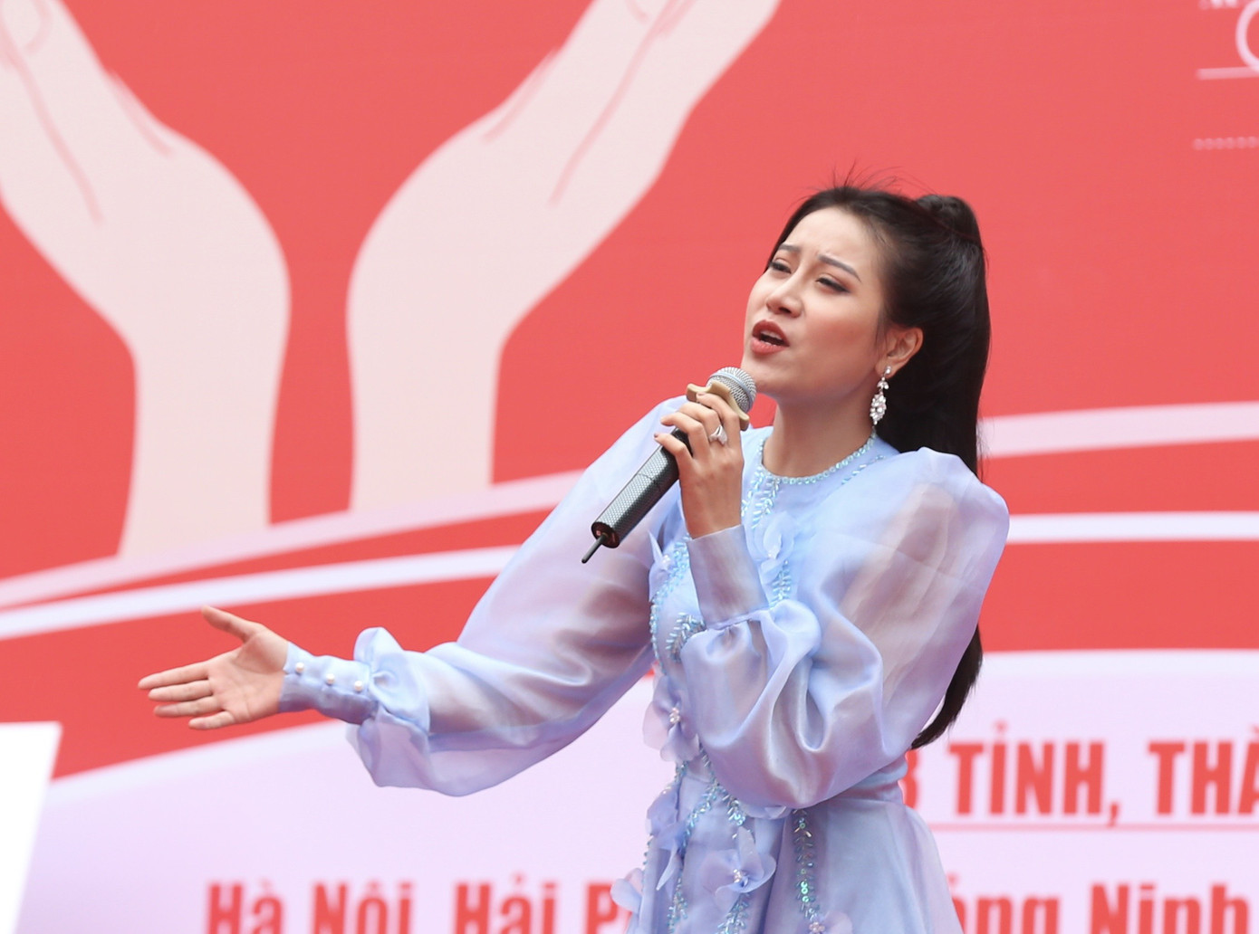 NSƯT Xuân Bắc khuấy động Chủ nhật Đỏ, nhận Bằng khen của Bộ Y tế ảnh 5