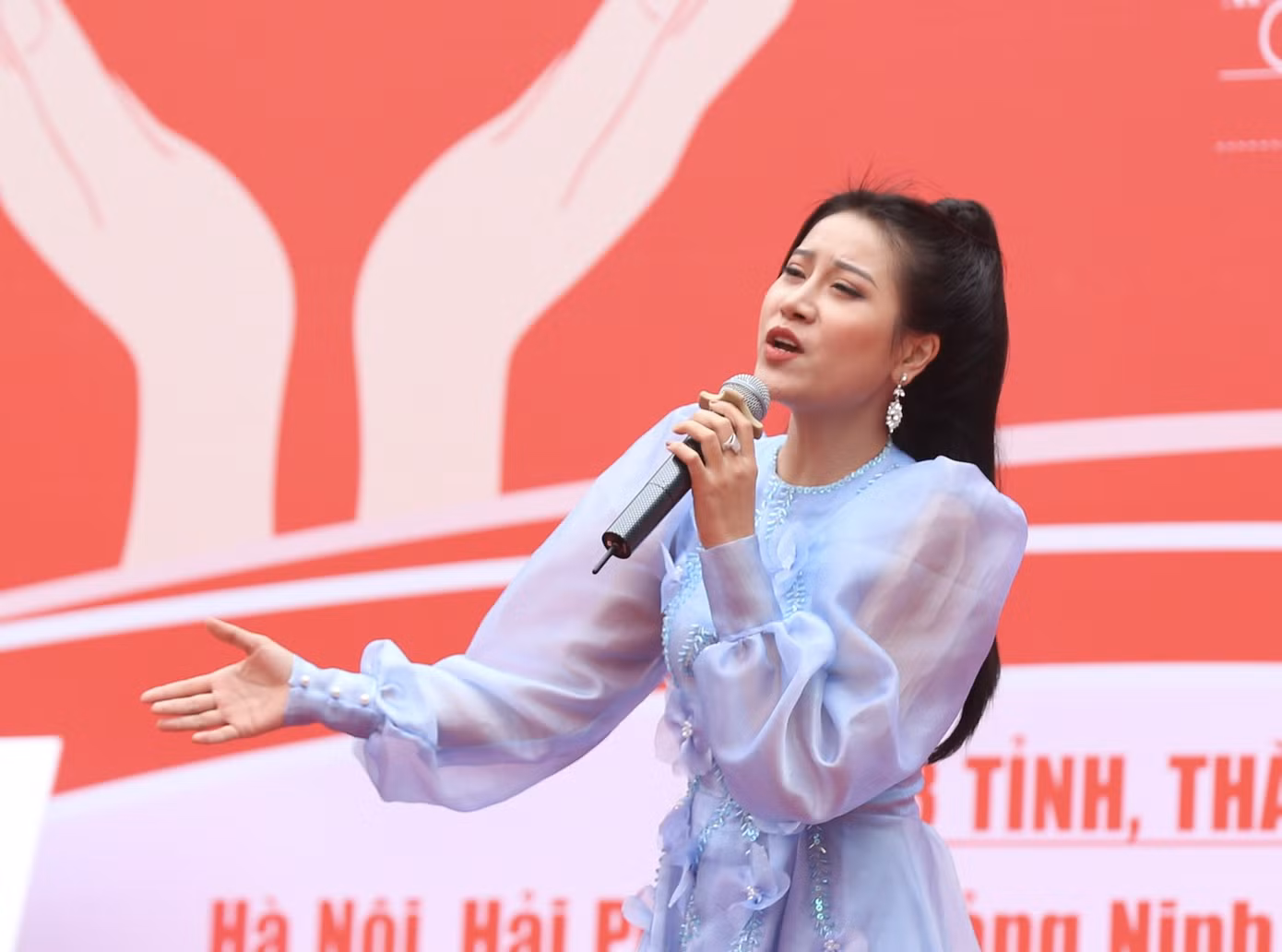 NSƯT Xuân Bắc khuấy động Chủ nhật Đỏ, nhận Bằng khen của Bộ Y tế ảnh 5