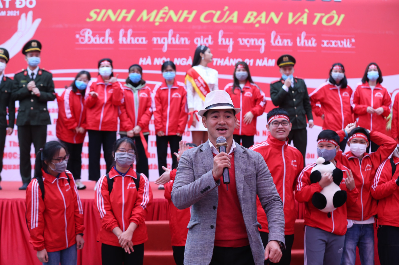 NSƯT Xuân Bắc khuấy động Chủ nhật Đỏ, nhận Bằng khen của Bộ Y tế ảnh 8