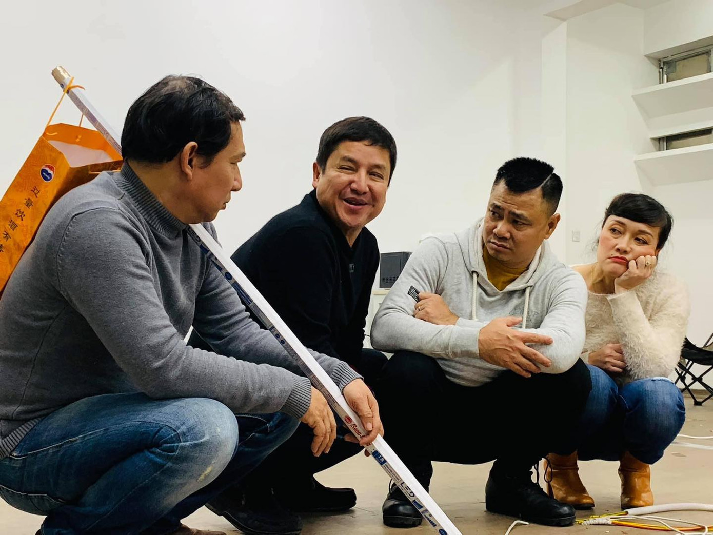 Muôn kiểu tạo hình khó đỡ ở hậu trường Táo quân 2021 ảnh 2