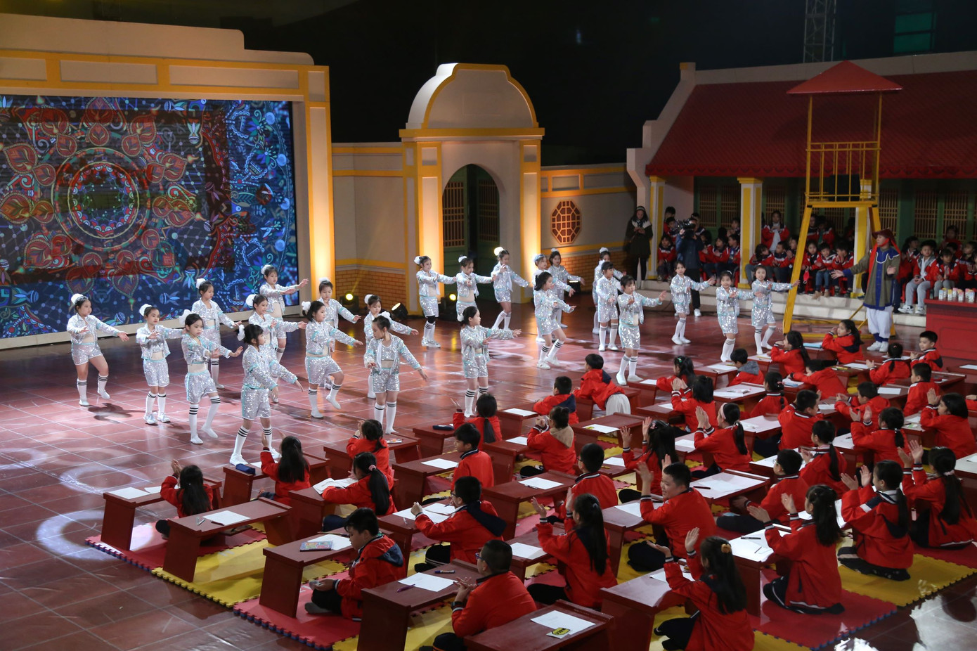 Diễn viên Thanh Sơn bất ngờ hoá Trạng hoạt náo ‘Trạng nguyên nhí’ ảnh 1