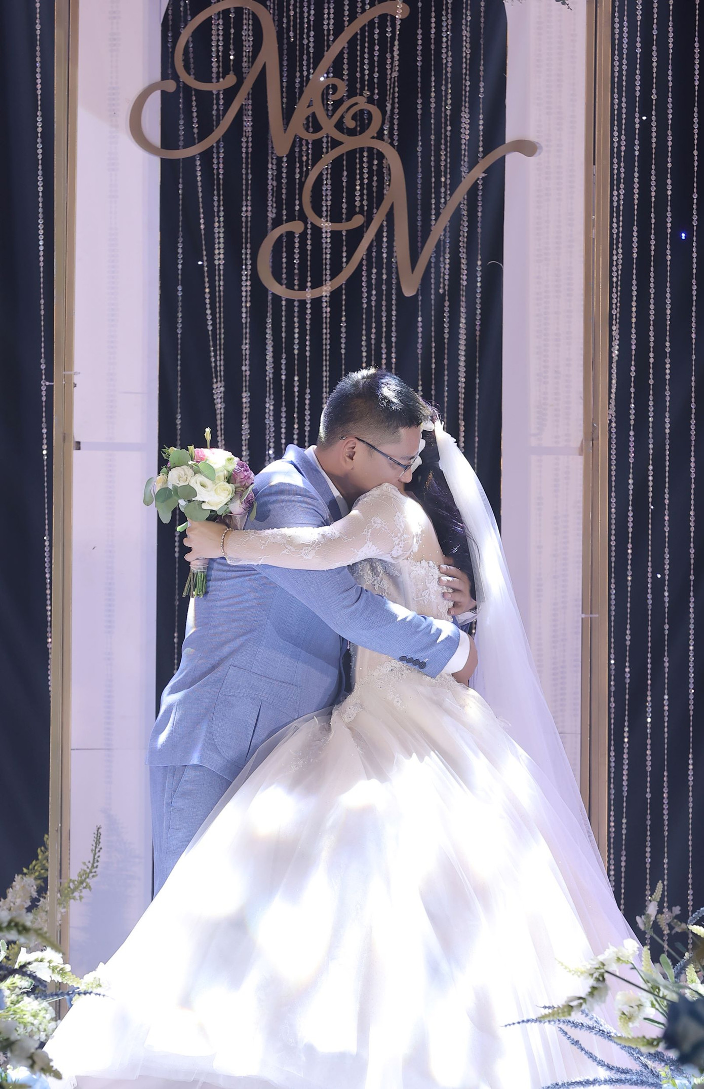 Ca sĩ Tân Nhàn bất ngờ kết hôn với một Phó giáo sư trẻ ảnh 1