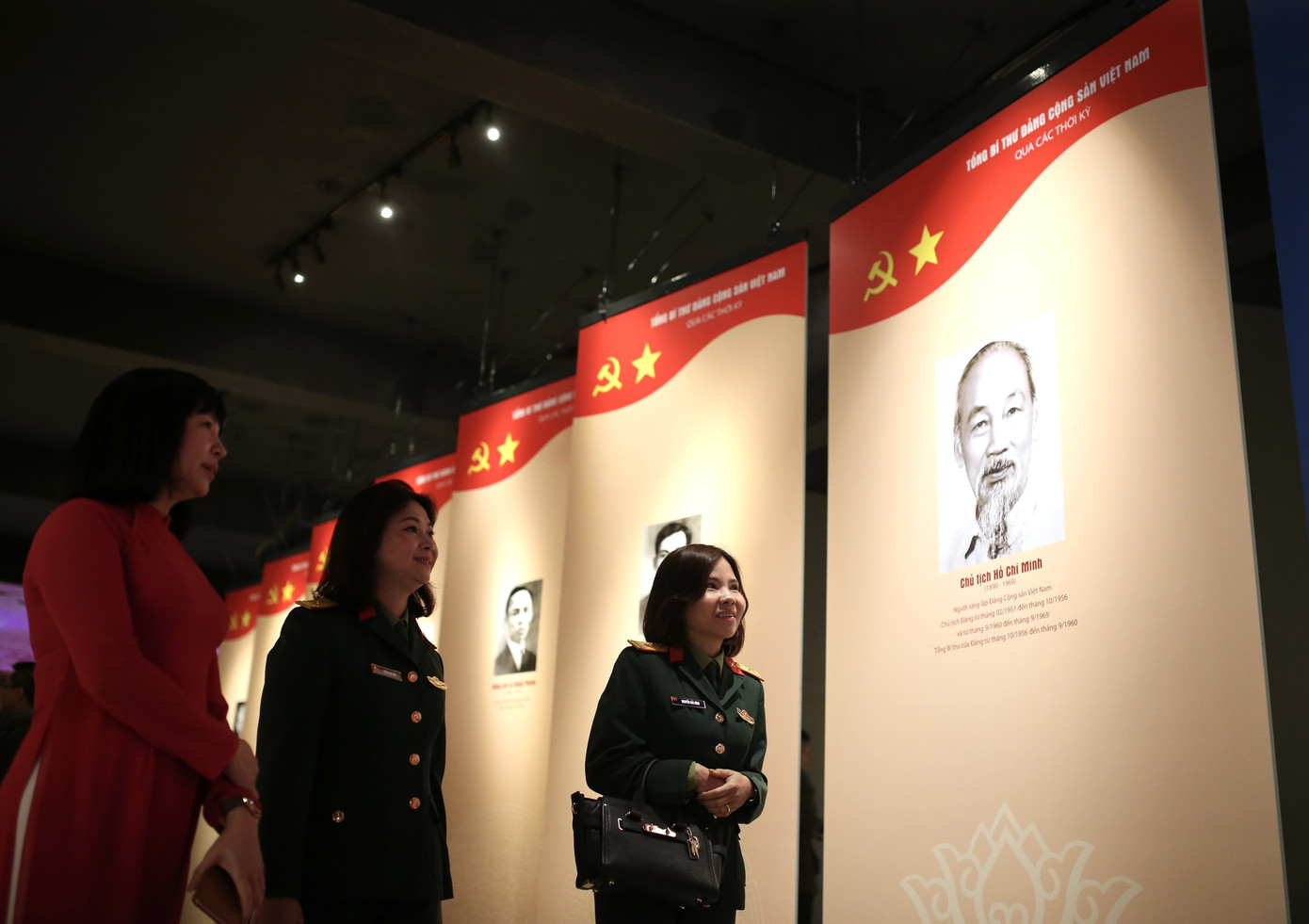 Hàng trăm tài liệu, hiện vật tái hiện lịch sử hào hùng và 12 kỳ đại hội Đảng ảnh 1