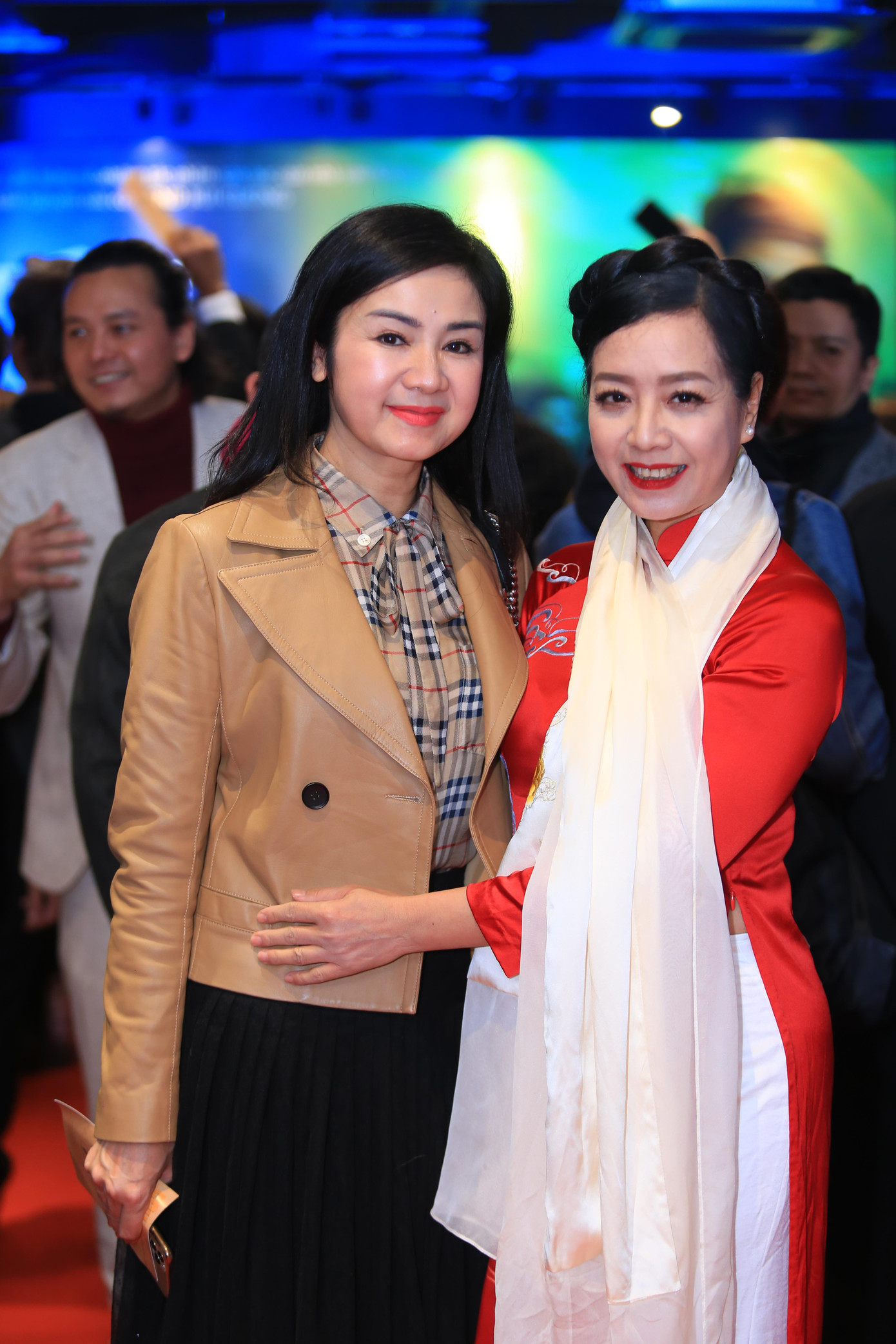 Hoa hậu Đỗ Mỹ Linh, Châu Bùi, Hồng Diễm và dàn sao ủng hộ 'Cậu Vàng' ảnh 9