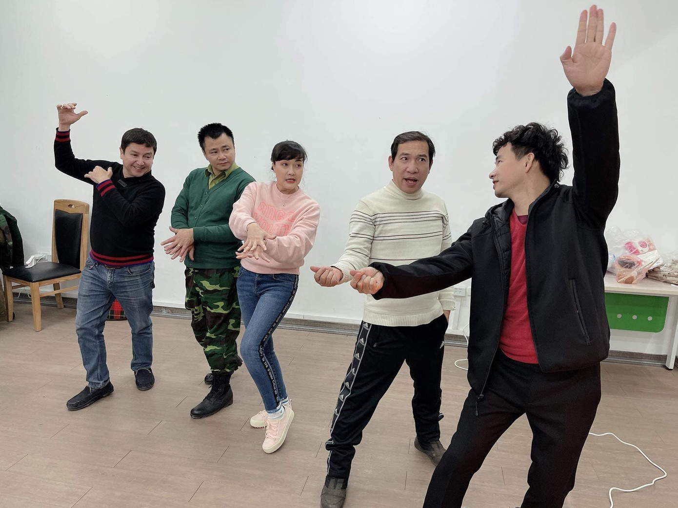 NSƯT Chí Trung bất ngờ để lộ người đóng vai Ngọc Hoàng của Táo quân 2021? ảnh 3