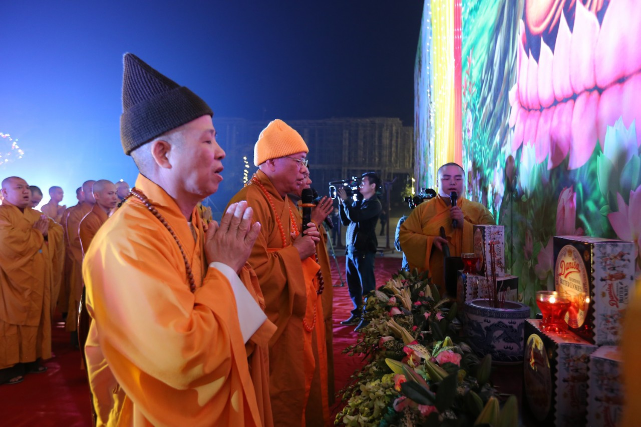 Thiêng liêng lễ cầu quốc thái dân an mừng ngày Phật thành đạo ảnh 3