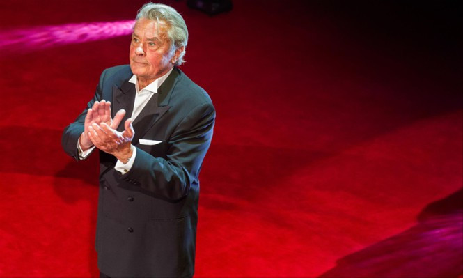 Huyền thoại Alain Delon vắng mặt ở lễ tang vợ cũ ảnh 3