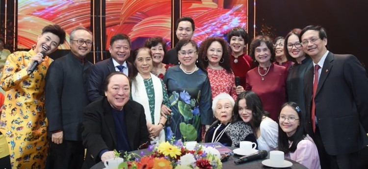 NSND Đặng Thái Sơn về nước dự tọa đàm sách của bố sau 30 năm mất ảnh 2