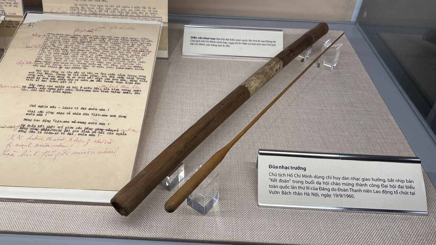 Hàng trăm tài liệu, hiện vật tái hiện lịch sử hào hùng và 12 kỳ đại hội Đảng ảnh 7