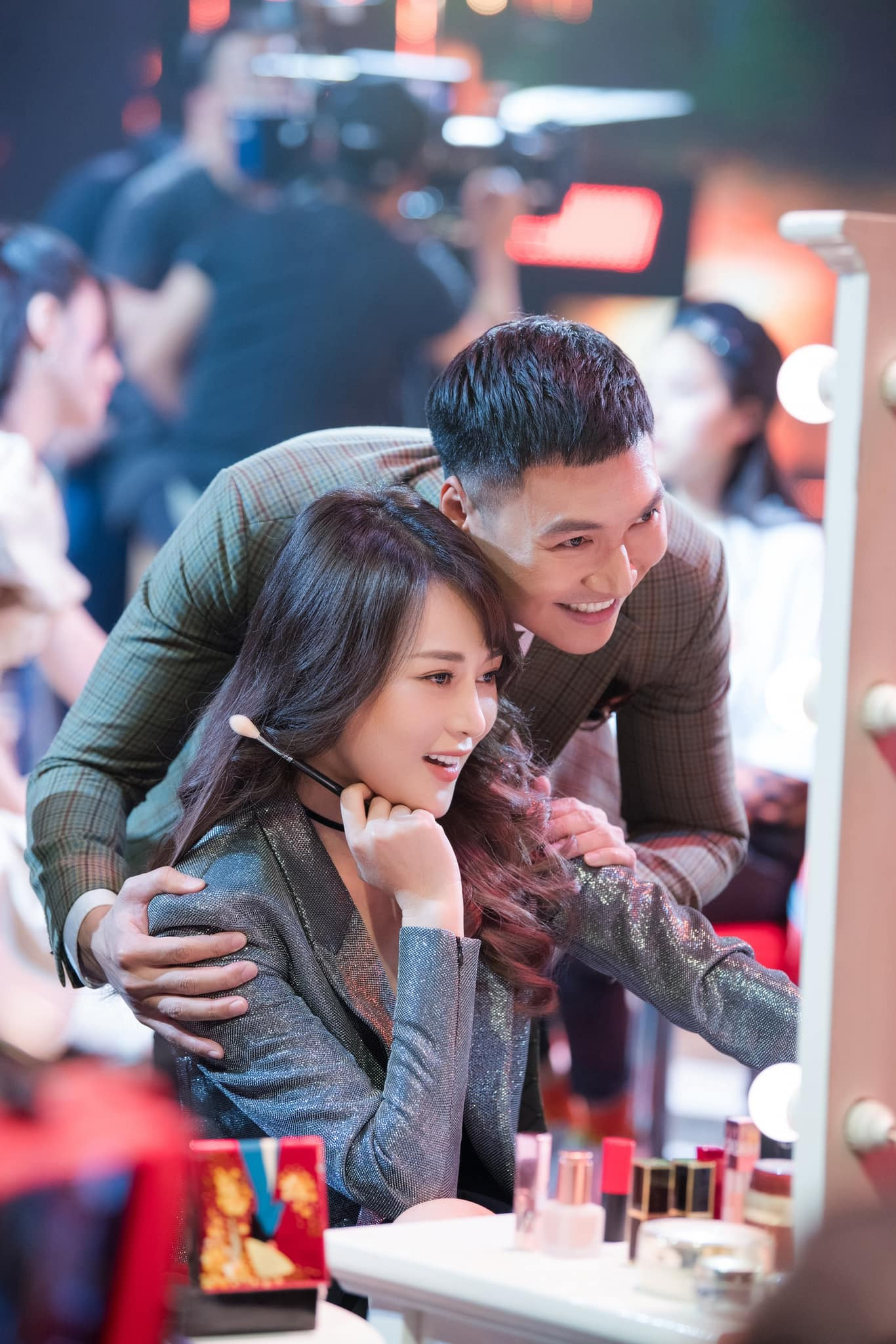 Phương Oanh lại ‘đổ máu’, xứng danh diễn viên lăn xả ảnh 1