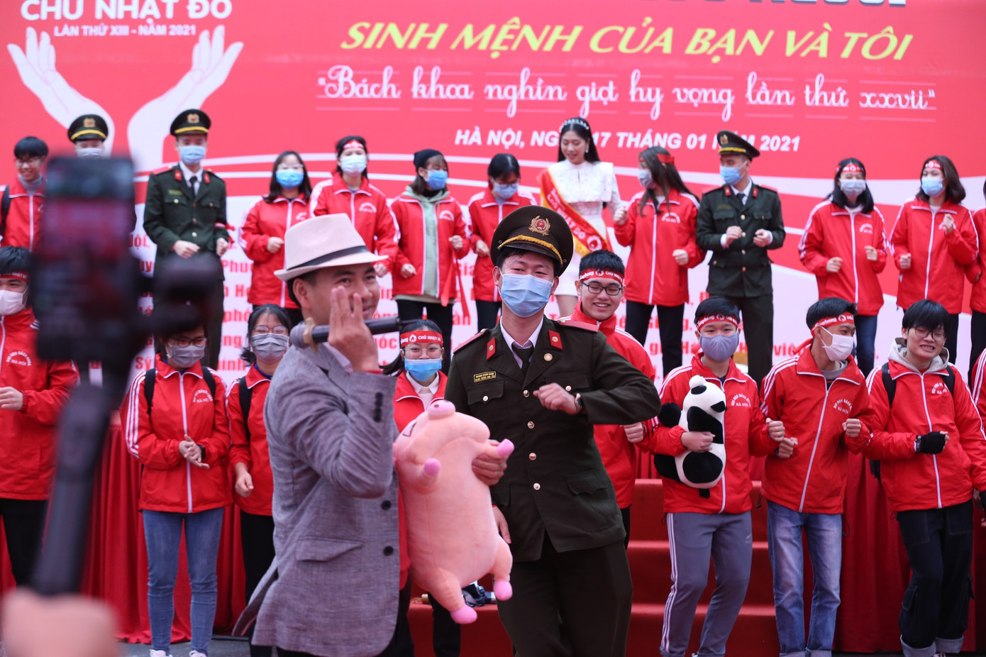 NSƯT Xuân Bắc khuấy động Chủ nhật Đỏ, nhận Bằng khen của Bộ Y tế ảnh 9