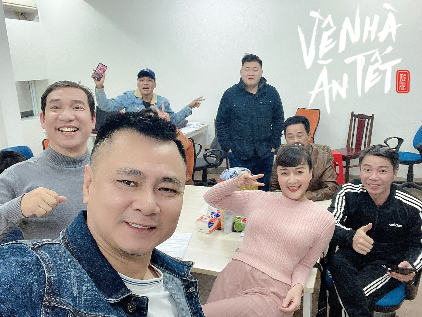 Muôn kiểu tạo hình khó đỡ ở hậu trường Táo quân 2021 ảnh 6