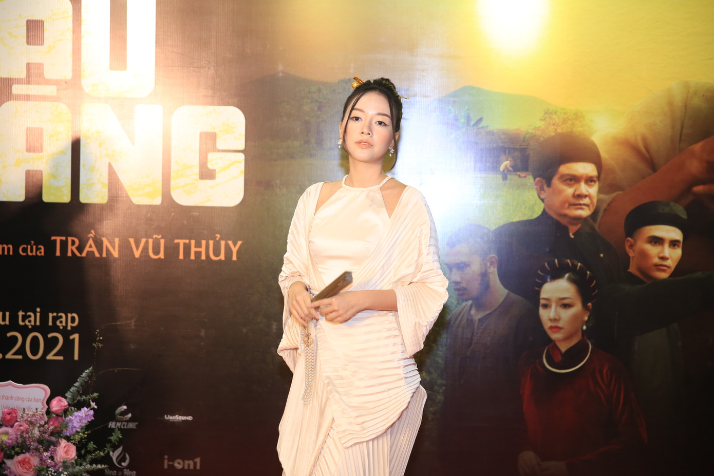 Hoa hậu Đỗ Mỹ Linh, Châu Bùi, Hồng Diễm và dàn sao ủng hộ 'Cậu Vàng' ảnh 8