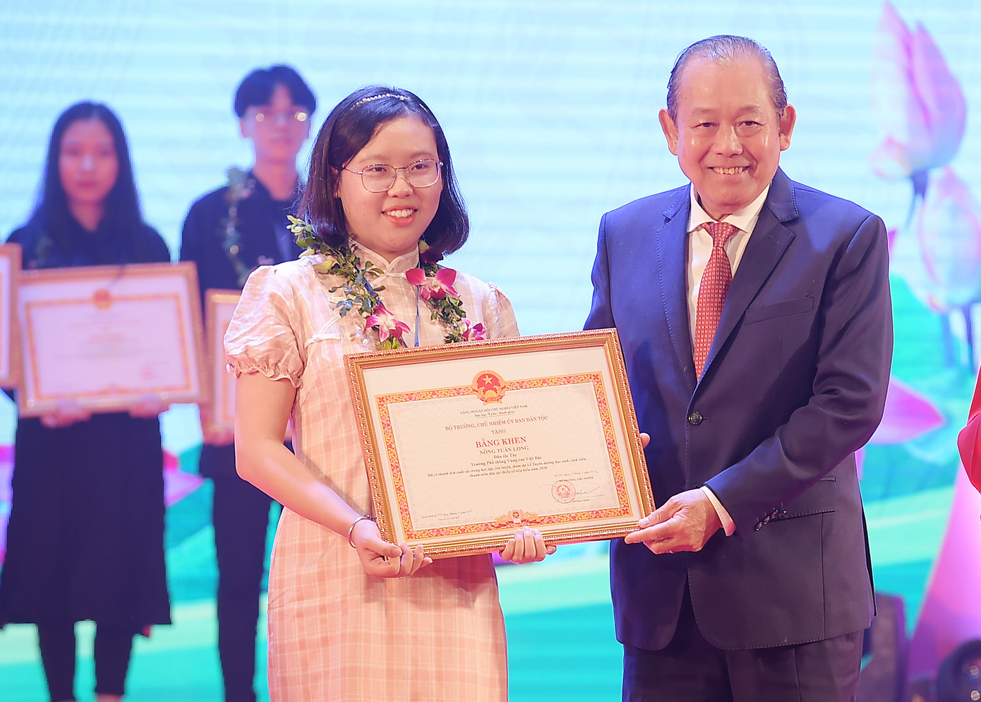 Những học sinh, thanh niên dân tộc làm tươi sáng bản làng ảnh 1