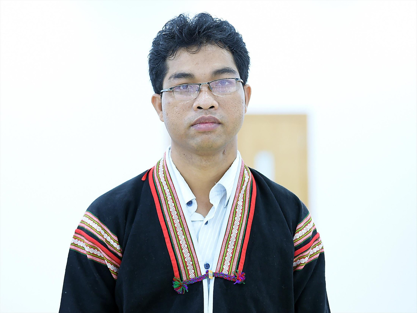 Bác sĩ trẻ Ksor Y Phân, Trung tâm Y tế huyện Sông Hinh (Phú Yên) Trong vai trò Bí thư Chi đoàn, Chủ nhiệm Câu lạc bộ Thầy thuốc trẻ huyện Sông Hinh, Ksor Y Phân thường xuyên tổ chức khám, phát thuốc miễn phí tại các buôn làng khó khăn; tuyên truyền cho người dân cách tự chăm sóc sức khỏe... Ksor Y Phân đã chủ động thực hiện nhiều hoạt động tiếp sức người bệnh như: Mở quầy hàng miễn phí cho bệnh nhân, tủ bánh mì yêu thương; Tặng quà cho bệnh nhân có hoàn cảnh khó khăn... Những học sinh, thanh niên dân tộc làm tươi sáng bản làng ảnh 2