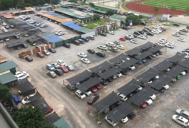 Siêu xe được 'đặc cách' đỗ trên vỉa hè Hà Nội? ảnh 3