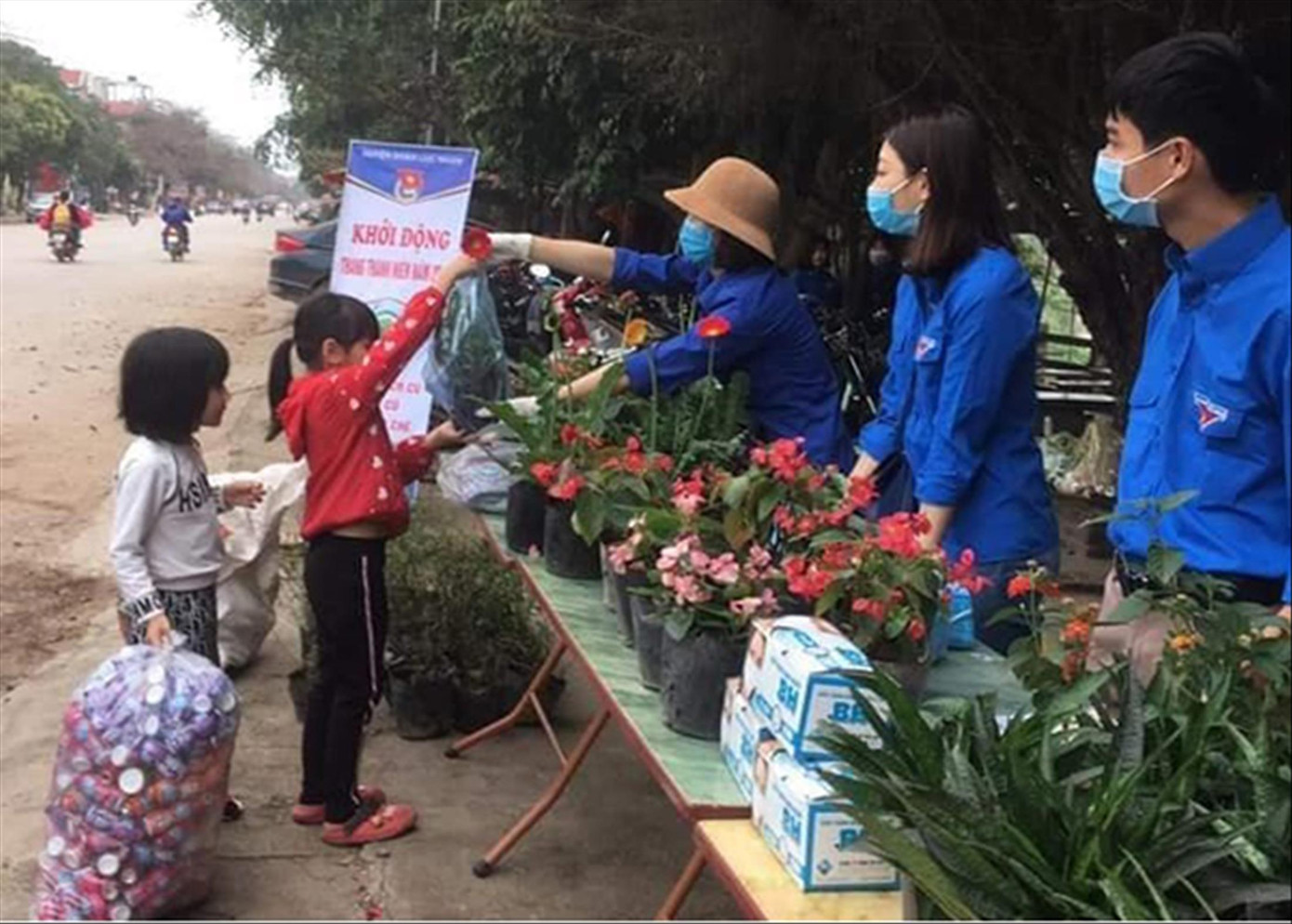 Băng rừng, lội suối hỗ trợ trò nghèo ảnh 2